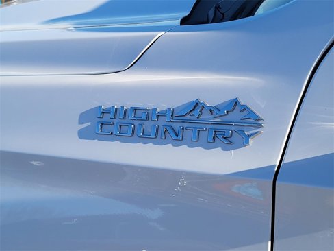 New 2025 Chevrolet Suburban High Country image 8