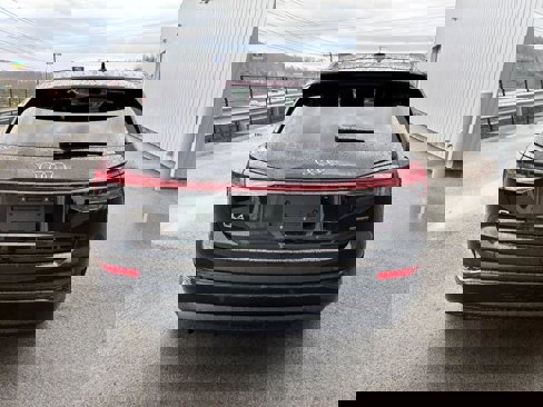 New 2025 Audi Q4 e-tron Premium image 7
