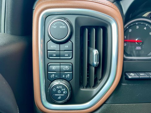 Used 2022 Chevrolet Silverado 1500 High Country w/ Technology Package image 23