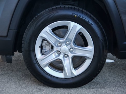 Used 2023 Jeep Compass Sport image 29