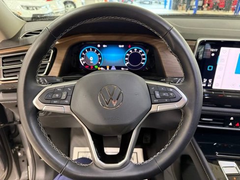 Certified 2025 Volkswagen Atlas SE image 12