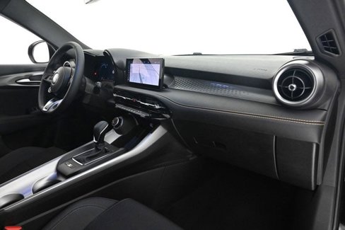 Used 2025 Alfa Romeo Tonale image 13