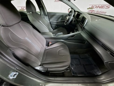 Certified 2025 Hyundai Elantra Sport image 29