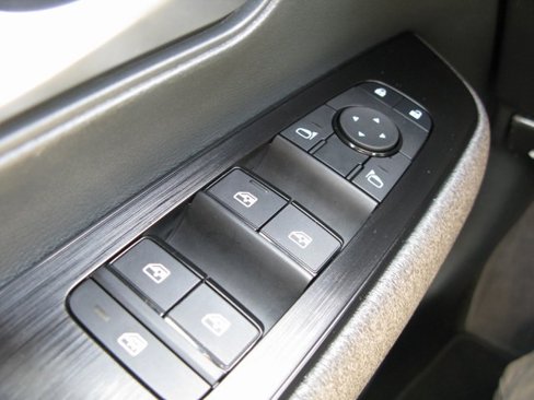 Used 2025 Nissan Kicks SV image 15