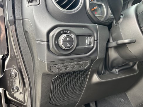 New 2025 Jeep Gladiator Sport image 7