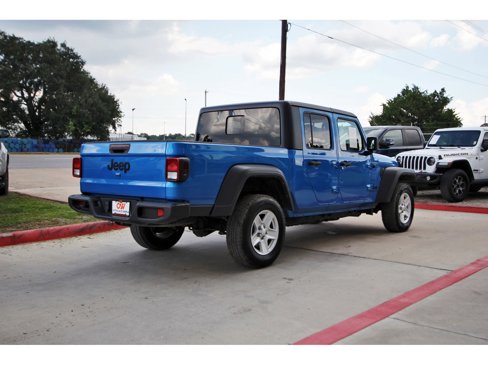 Used 2023 Jeep Gladiator Sport image 5