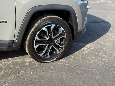Certified 2022 Jeep Compass Limited image 9