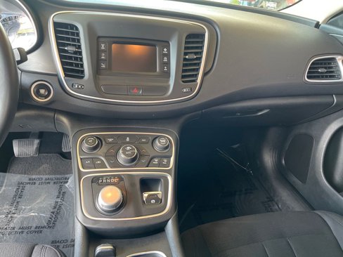 Used 2015 Chrysler 200 Limited w/ Convenience Group image 12