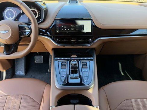 New 2025 Aston Martin DBX 707 image 10