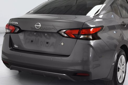 Used 2024 Nissan Versa S w/ Trunk Package image 3