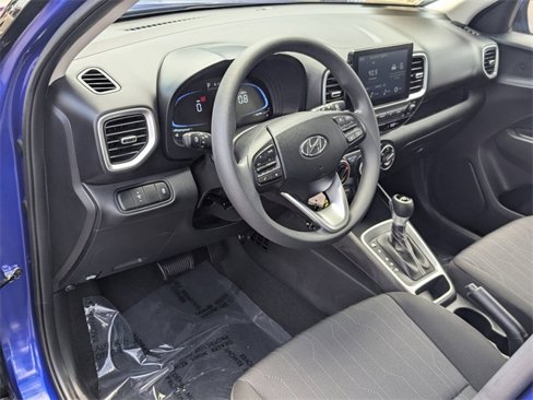 Used 2025 Hyundai Venue SE image 13