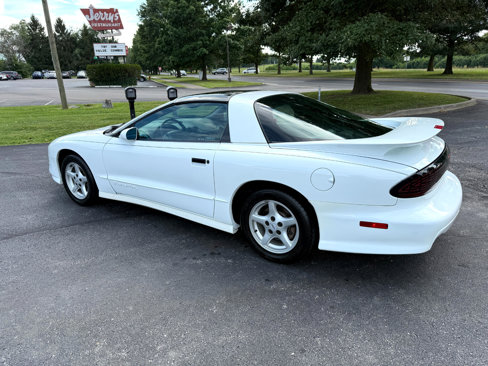 Used 1995 Pontiac Firebird Coupe image 11