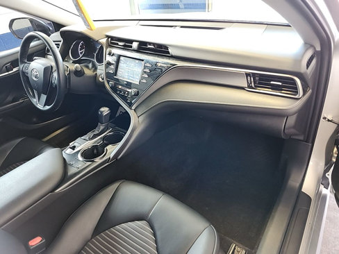 Used 2020 Toyota Camry SE image 7