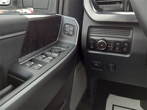 New 2025 Ford F250 Lariat w/ Black Appearance Package image 25