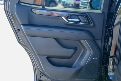 Used 2025 GMC Yukon Elevation image 34