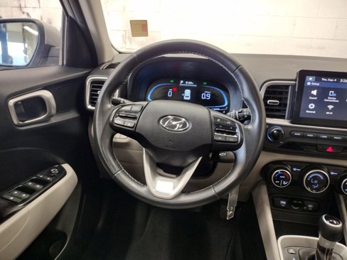 Used 2023 Hyundai Venue SEL image 30
