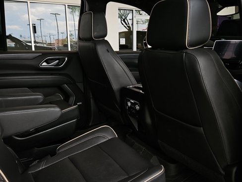 Used 2023 GMC Yukon SLT image 23
