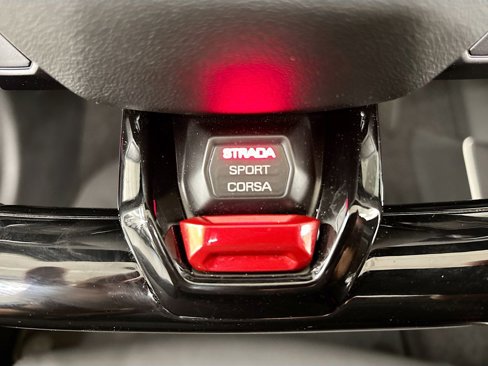 Used 2022 Lamborghini Huracan EVO image 26
