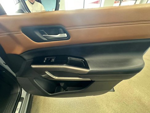 Used 2023 Nissan Pathfinder Platinum w/ Black Appearance Package image 49