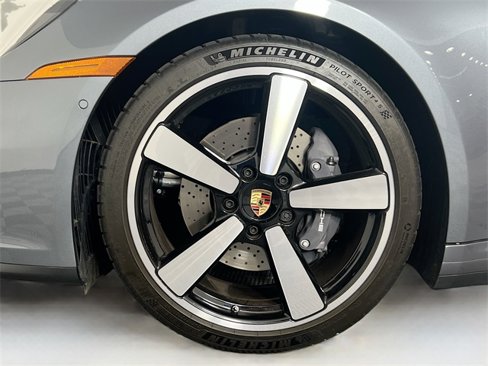 Used 2025 Porsche 911 Carrera image 32
