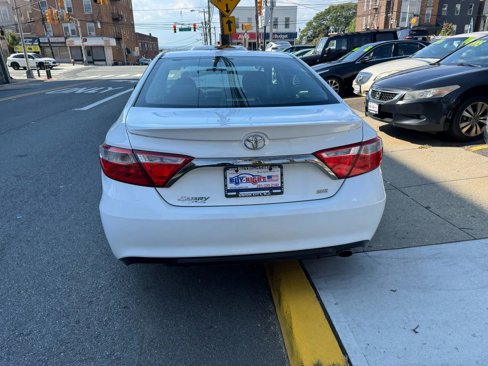 Used 2017 Toyota Camry SE image 9