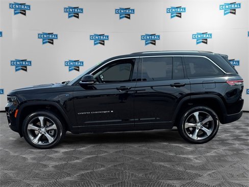 Used 2023 Jeep Grand Cherokee 4WD 4xe image 3