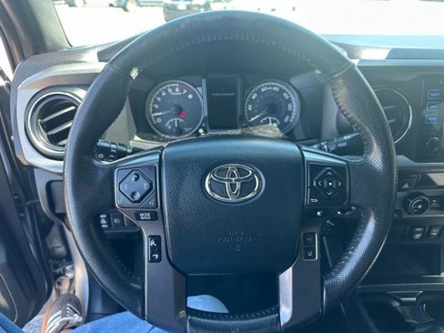 Used 2018 Toyota Tacoma TRD Sport w/ Technology Package image 11