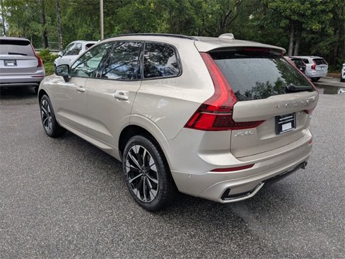 New 2026 Volvo XC60 B5 Plus w/ Climate Package image 6
