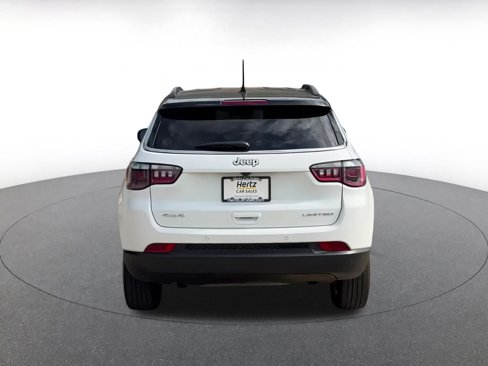 Used 2025 Jeep Compass Limited image 15