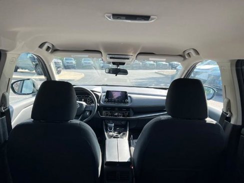 Certified 2025 Nissan Rogue SV image 17