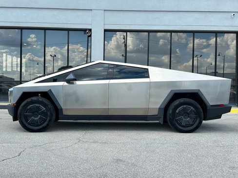 Used 2024 Tesla Cybertruck AWD Crew Cab image 5
