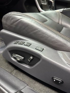 Used 2016 Volvo XC60 T5 Premier w/ Proximity Package image 13