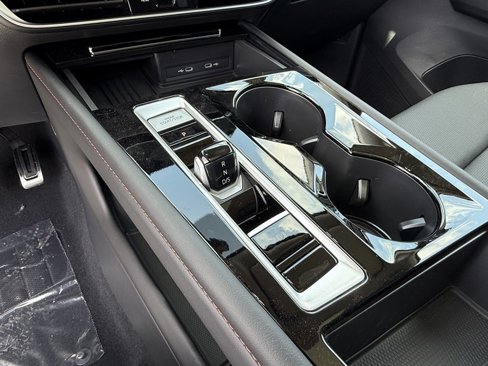 New 2025 Volkswagen Atlas Peak Edition SE image 19