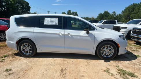 New 2026 Chrysler Voyager LX image 7