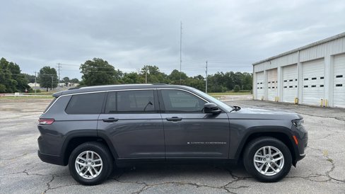 Used 2024 Jeep Grand Cherokee L Laredo image 4