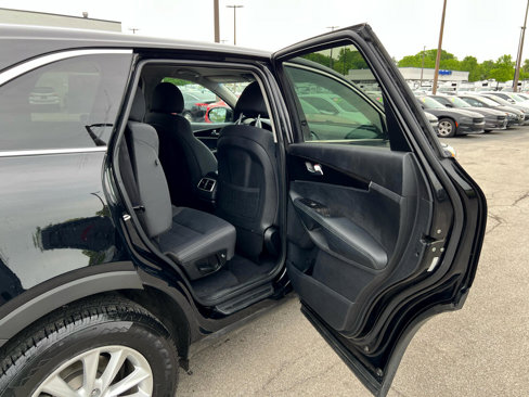 Used 2020 Kia Sorento LX image 11