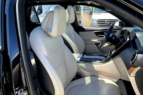 Used 2024 Mercedes-Benz GLC 300 4MATIC image 8