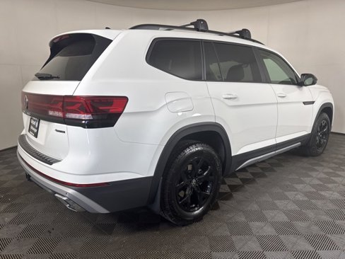 New 2025 Volkswagen Atlas Peak Edition SE image 3