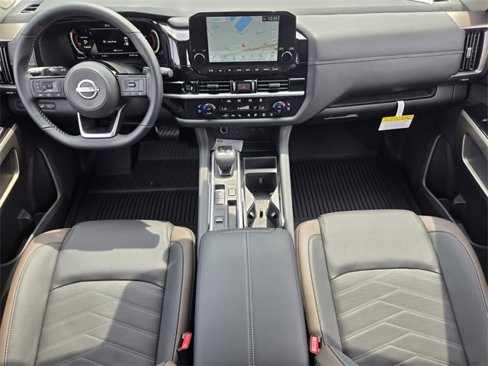 New 2025 Nissan Pathfinder Platinum image 11