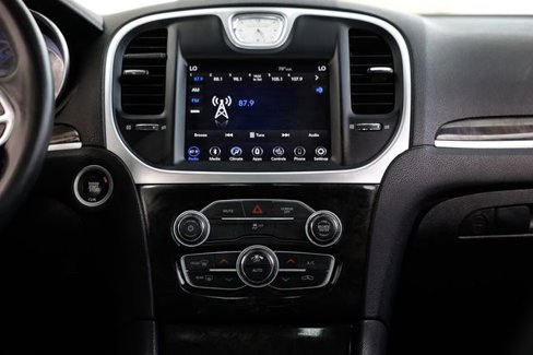 Used 2019 Chrysler 300 Limited image 39