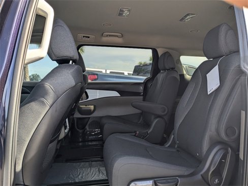 New 2026 Kia Carnival LX image 16