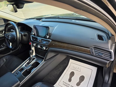 Used 2018 Honda Accord Touring image 21