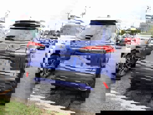 Used 2023 Toyota Corolla Cross XLE image 9