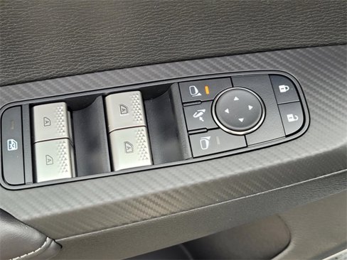 New 2025 Mitsubishi Outlander SE image 16