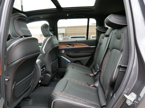 New 2025 Jeep Grand Cherokee Summit image 8