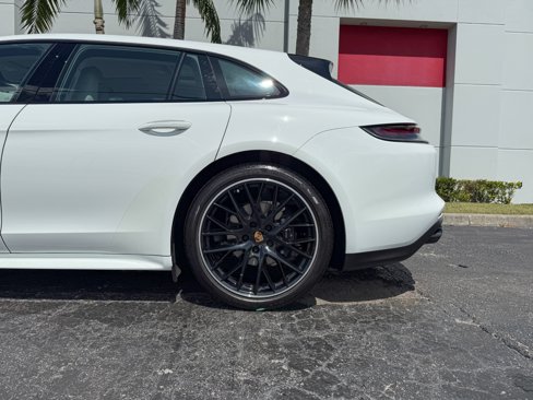 Used 2023 Porsche Panamera 4 w/ Premium Package image 22