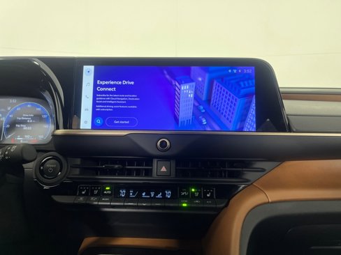 Certified 2025 Toyota Crown Signia image 18