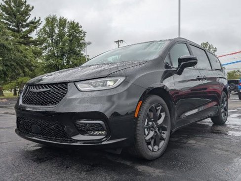 New 2026 Chrysler Pacifica Limited image 6
