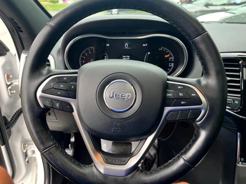 Used 2021 Jeep Grand Cherokee Laredo X image 18