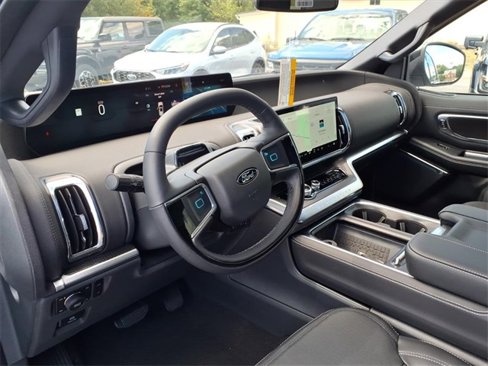 New 2025 Ford Expedition Platinum image 7